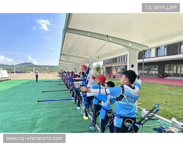 射箭学院加强青少年训练营的器材登记与维护制度，射箭馆培训